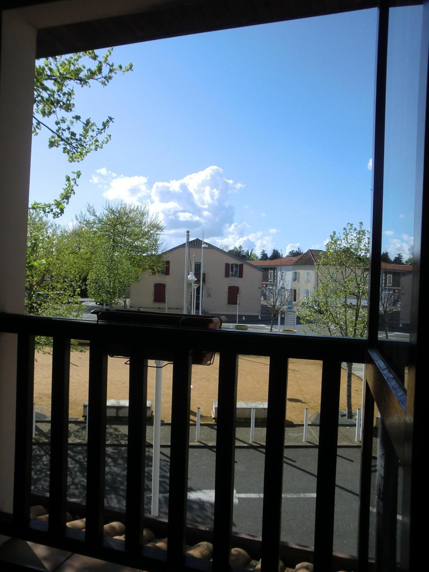 Hotel Bar Des Arenes Pontonx-sur-l'Adour Bagian luar foto